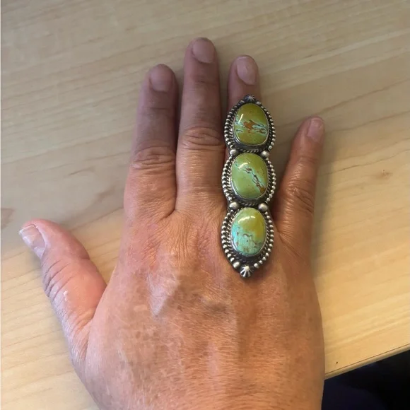 Vintage Green Stone Silver Brooch - Picture 3 of 8